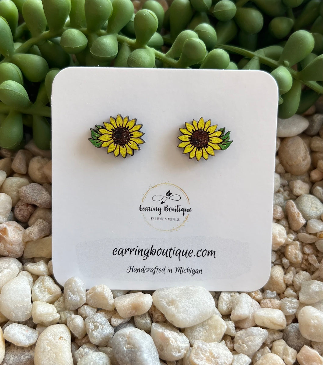 Wood Stud Yellow Sunflower with Leaf