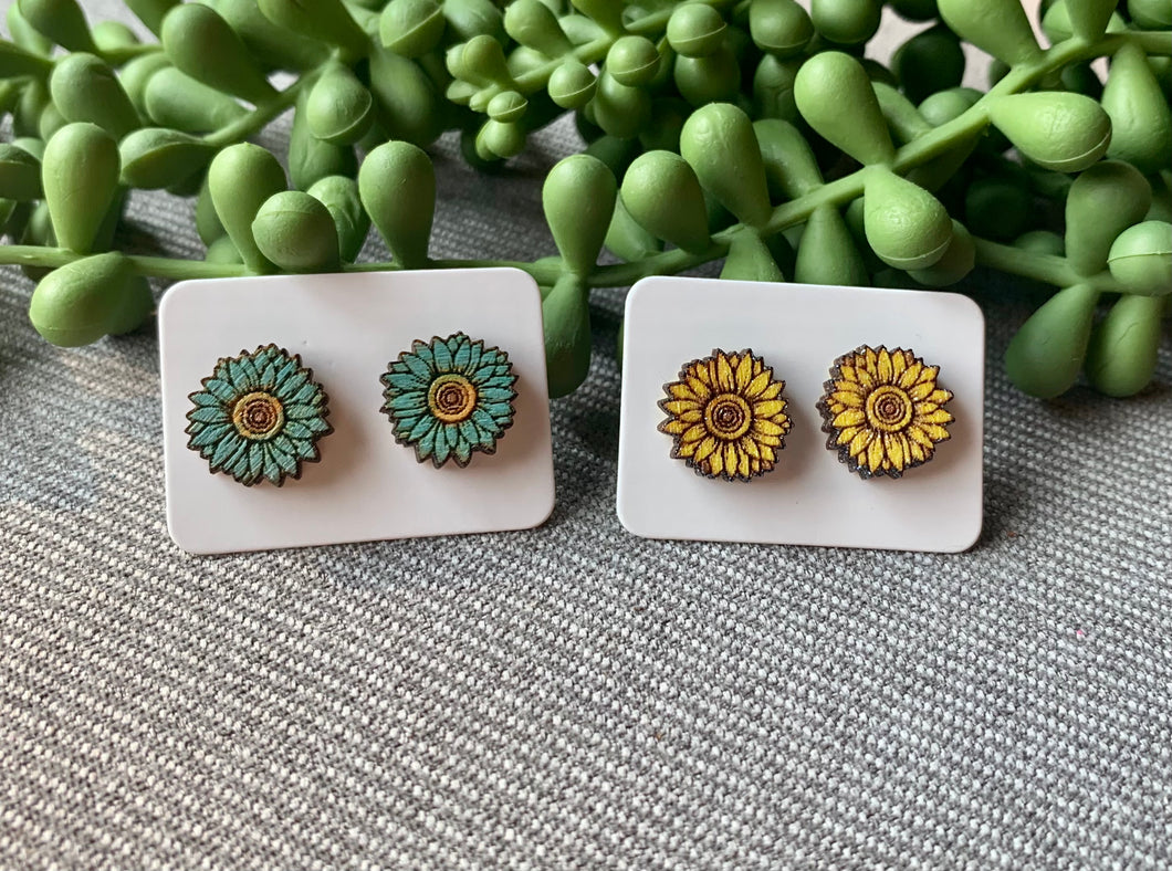 Wood Stud Sunflower - Two Colors